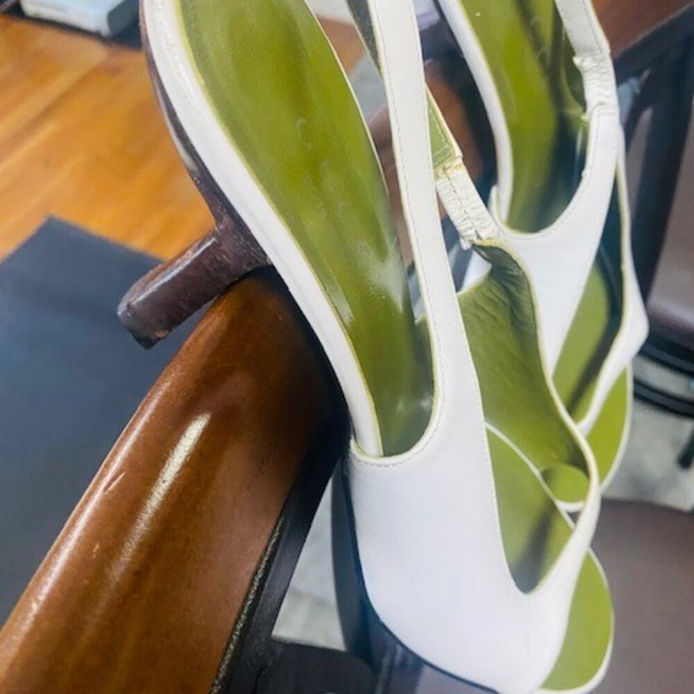 Authentic Gucci - Picture 3 of 8